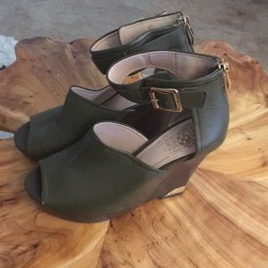 Vince Camuto Olive Wedges